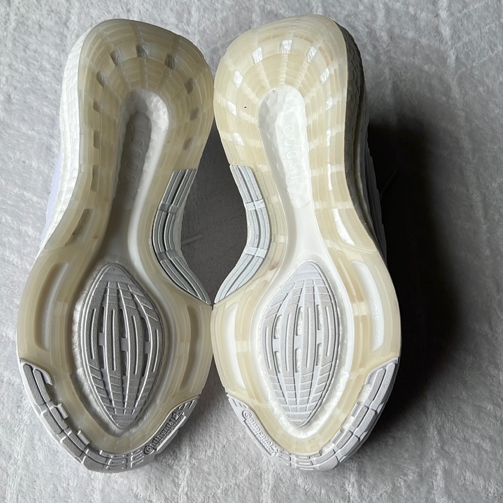 Adidas Ultraboost 22 Shoes - Picture 10 of 15